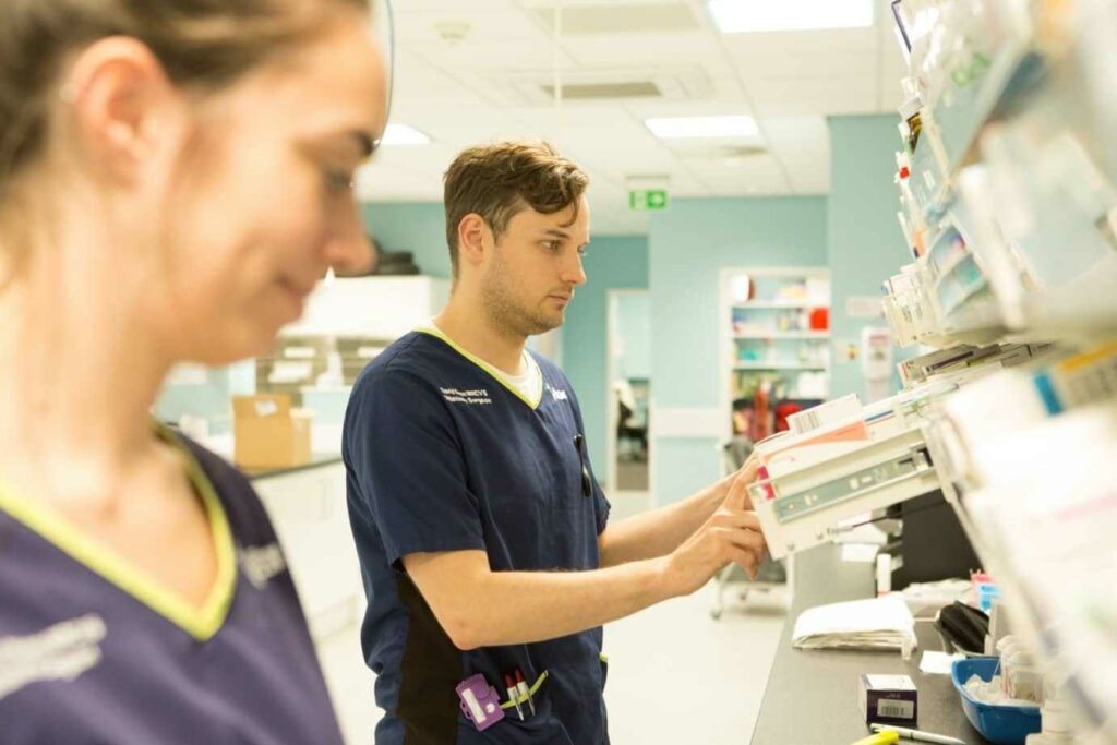 how to stack pharmacy shelves